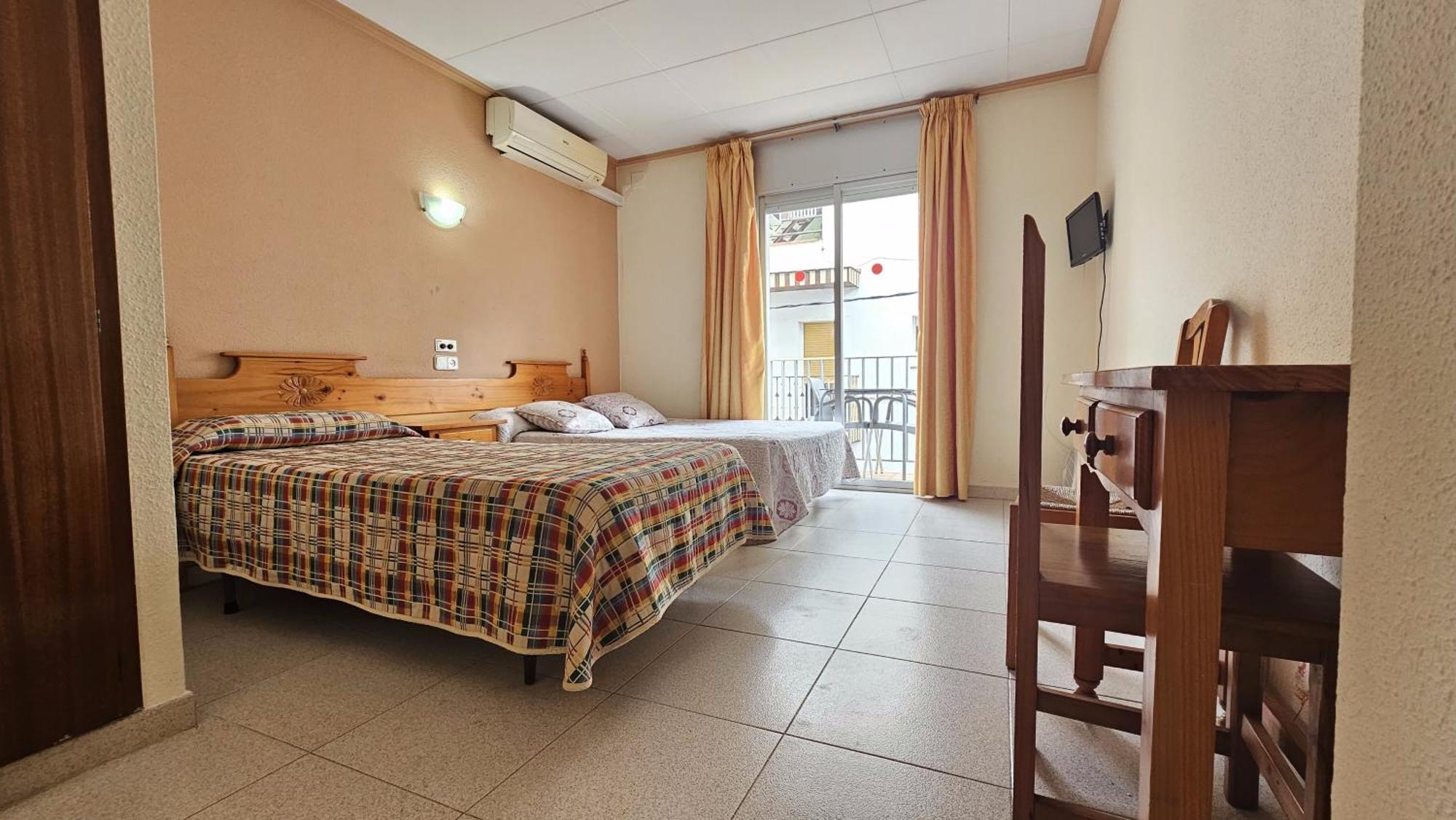 Hostal Los Manos Blanes Exterior foto